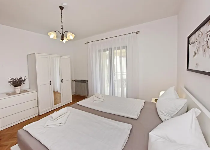 Apartments Mina